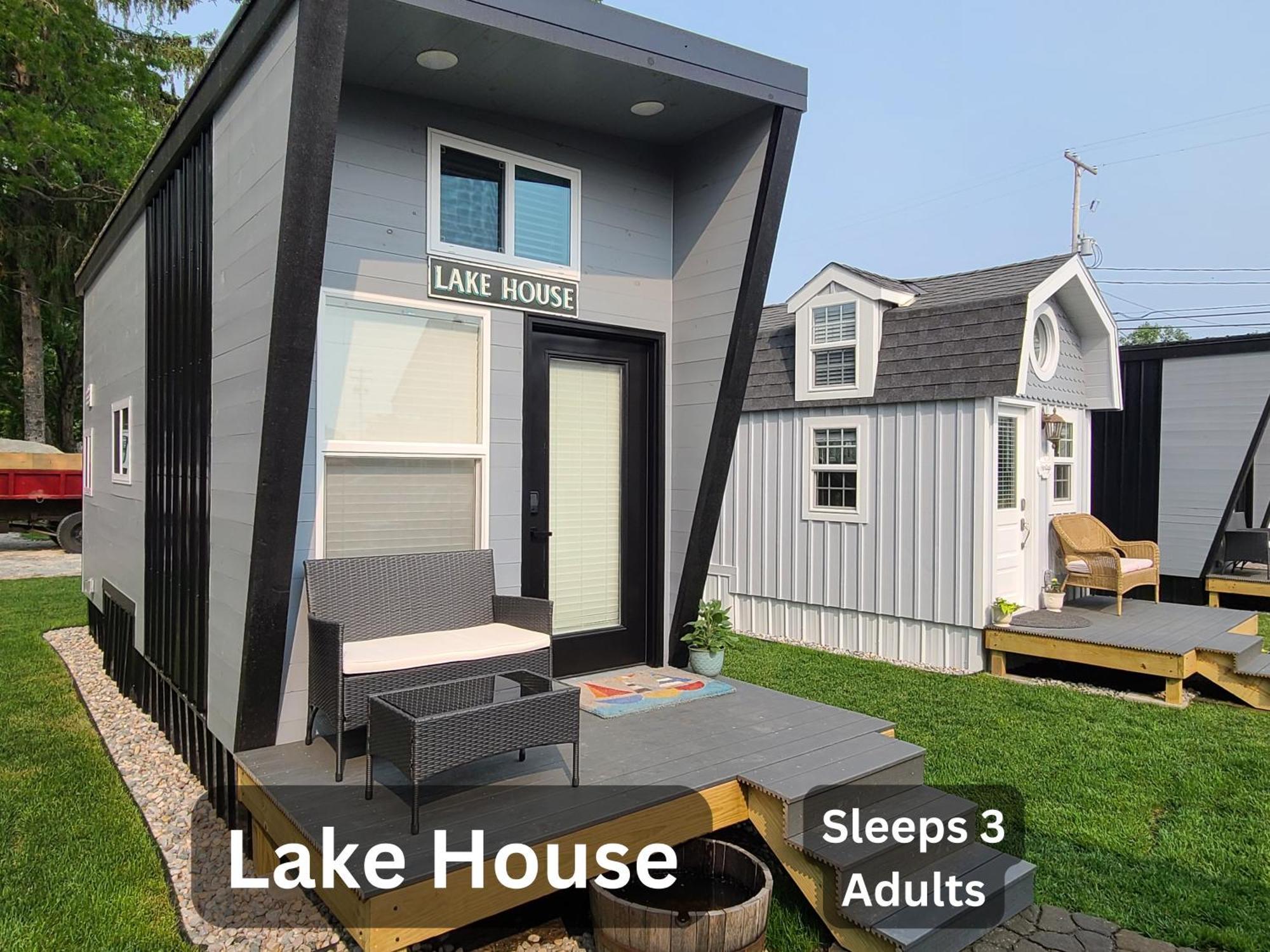 Tiny Digs Lakeshore - Tiny House Lodging Маскигон Екстериор снимка