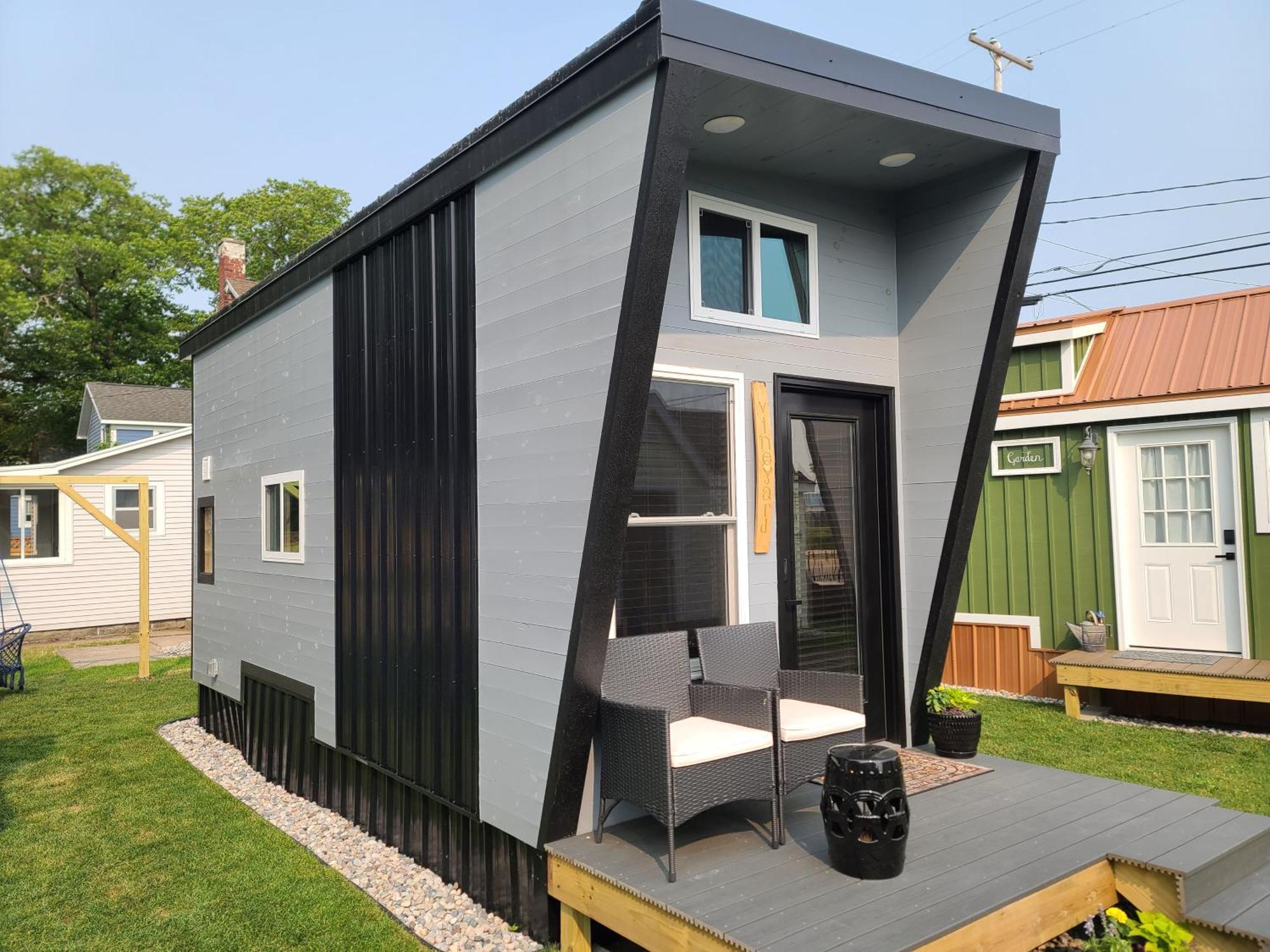 Tiny Digs Lakeshore - Tiny House Lodging Маскигон Екстериор снимка