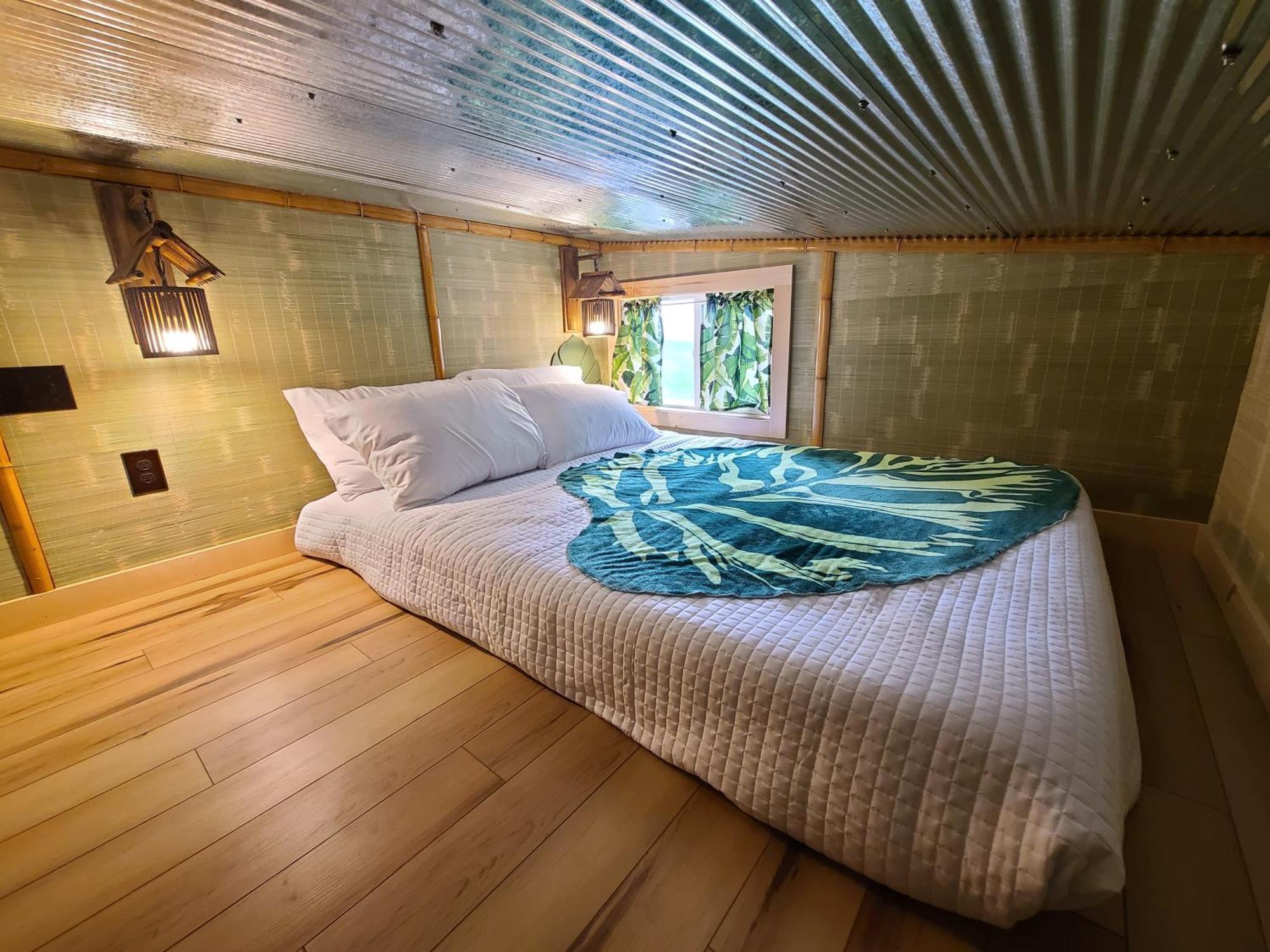 Tiny Digs Lakeshore - Tiny House Lodging Маскигон Стая снимка